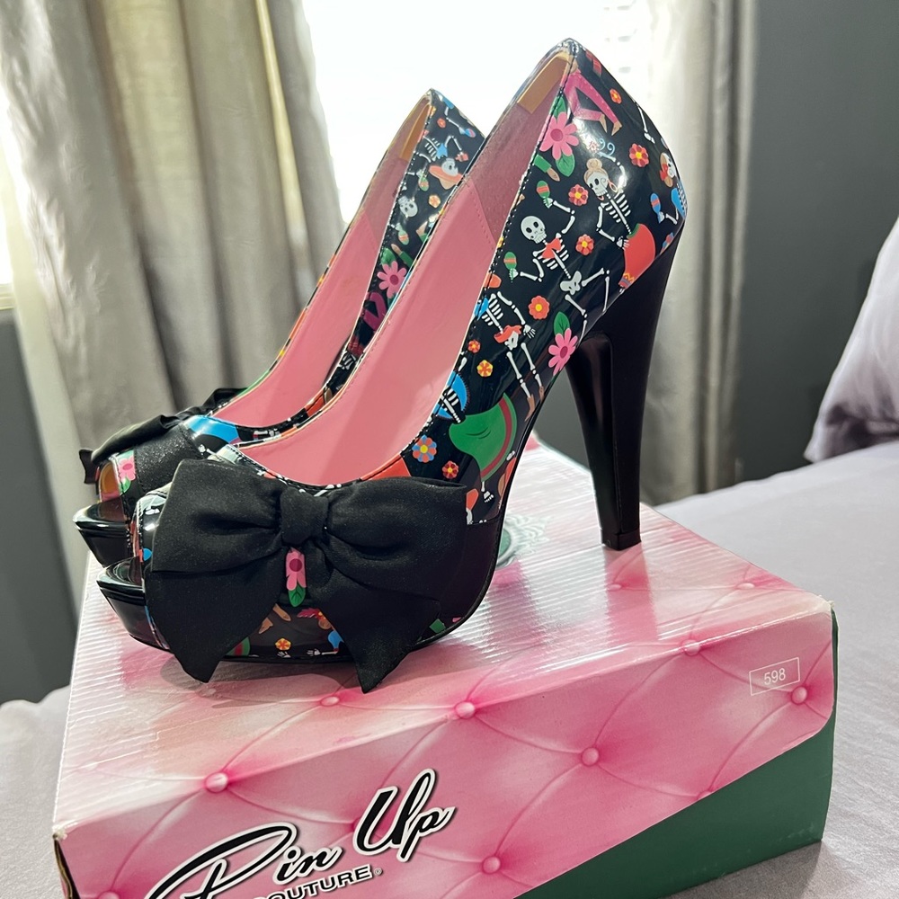 Pin Up Couture Dia De Los Muertos pumps Size 8